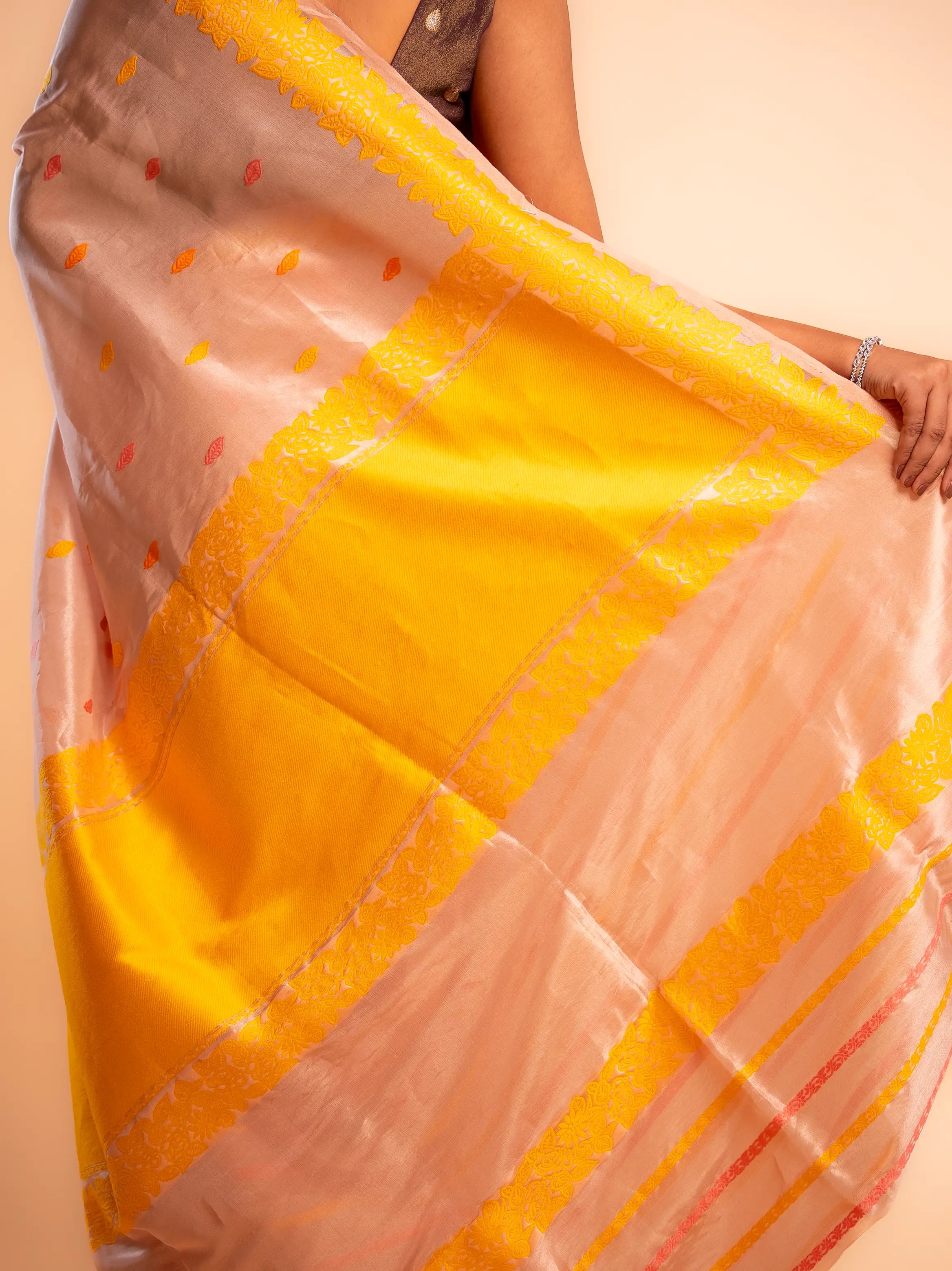 Shubhra – The Luminous Elegance House Of Banaras