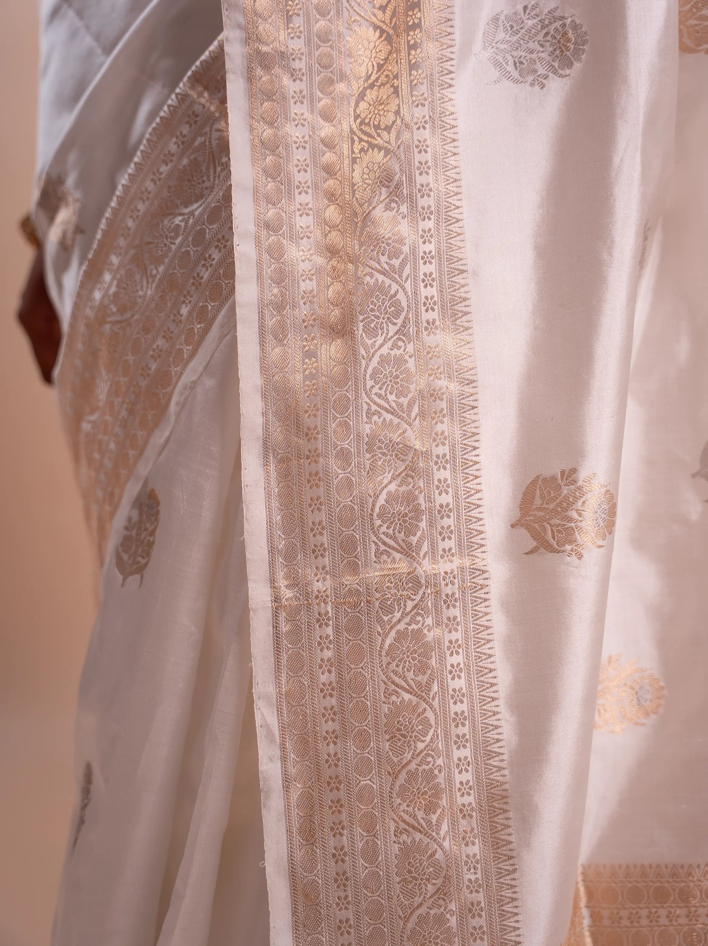 Maadhavi - The White Purity House of Banaras