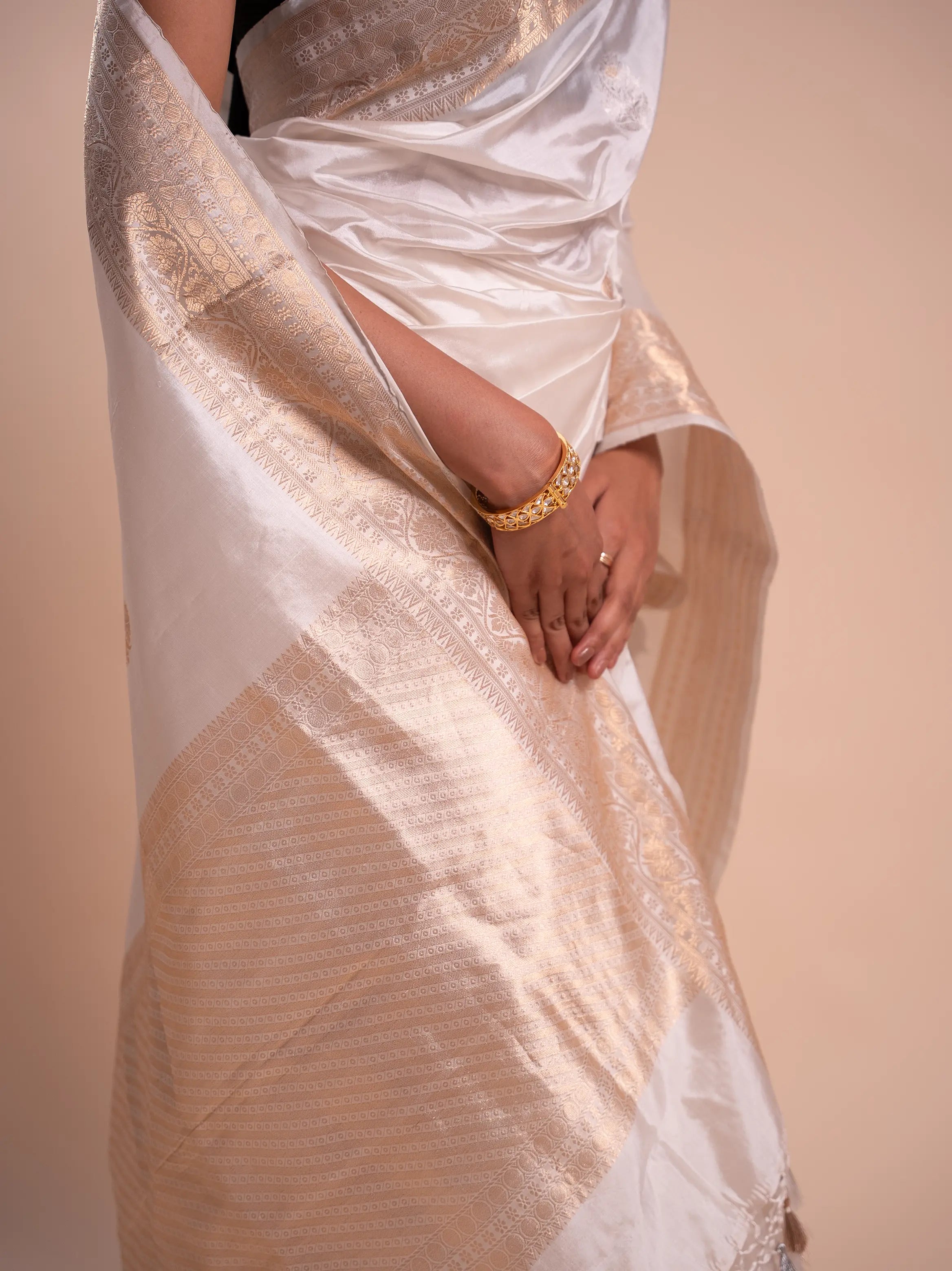 Maadhavi - The White Purity House of Banaras