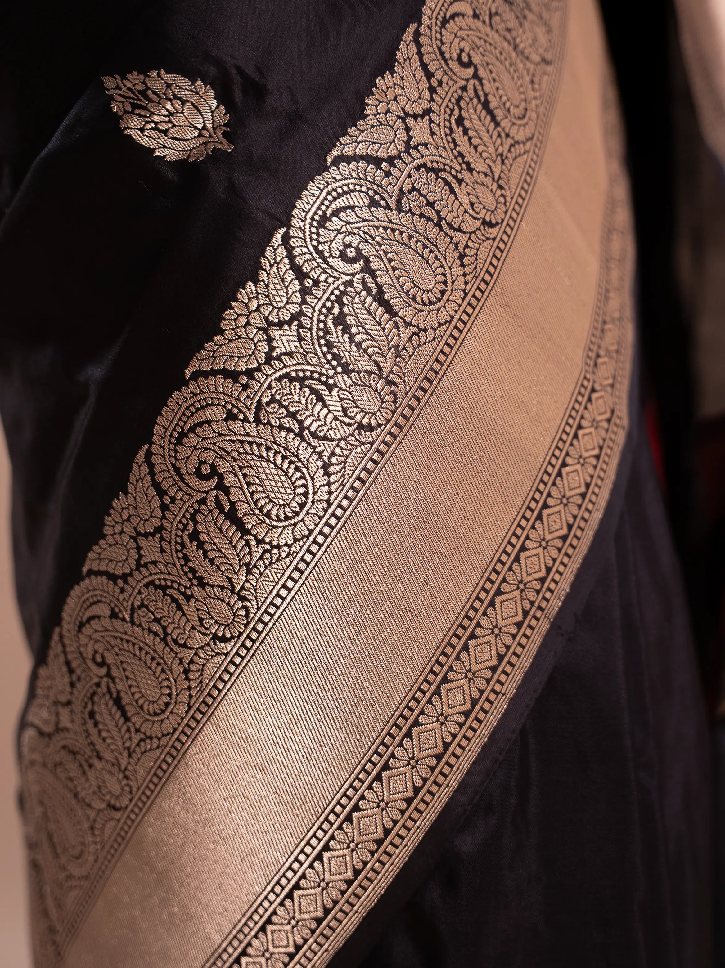 Ravika - The Black Sophistication House of Banaras