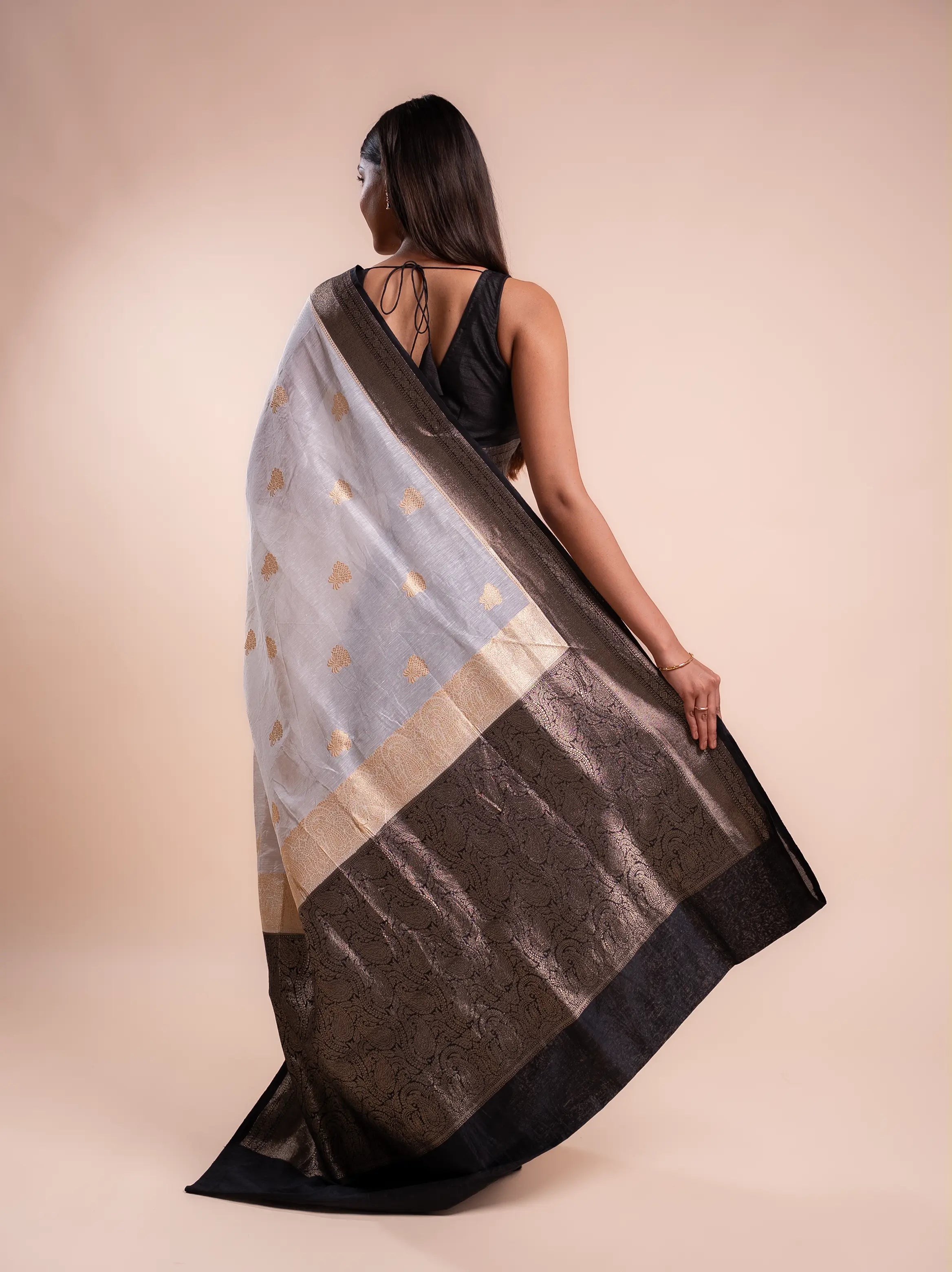 Nayika - The White Simplicity House of Banaras