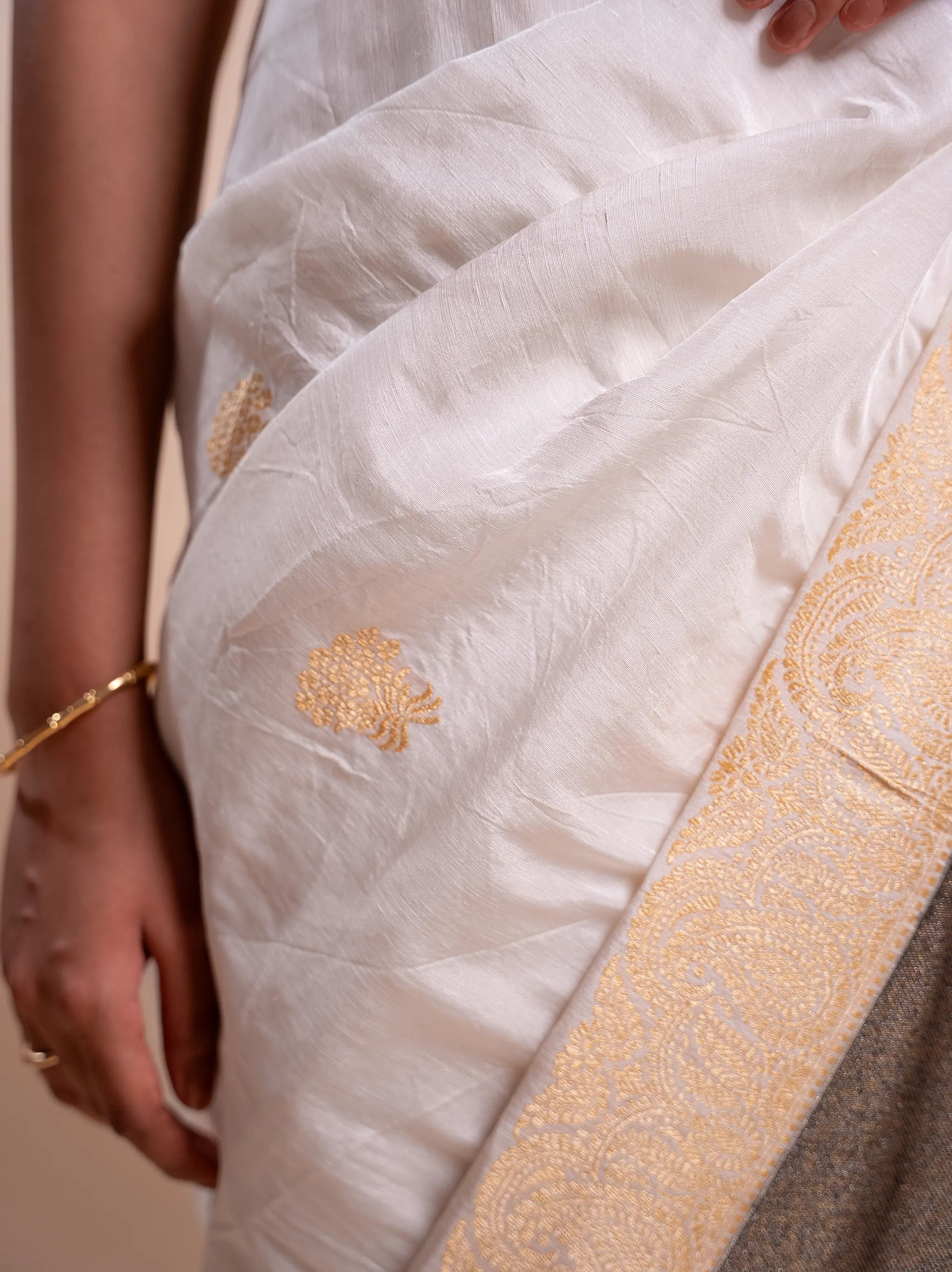 Nayika - The White Simplicity House of Banaras