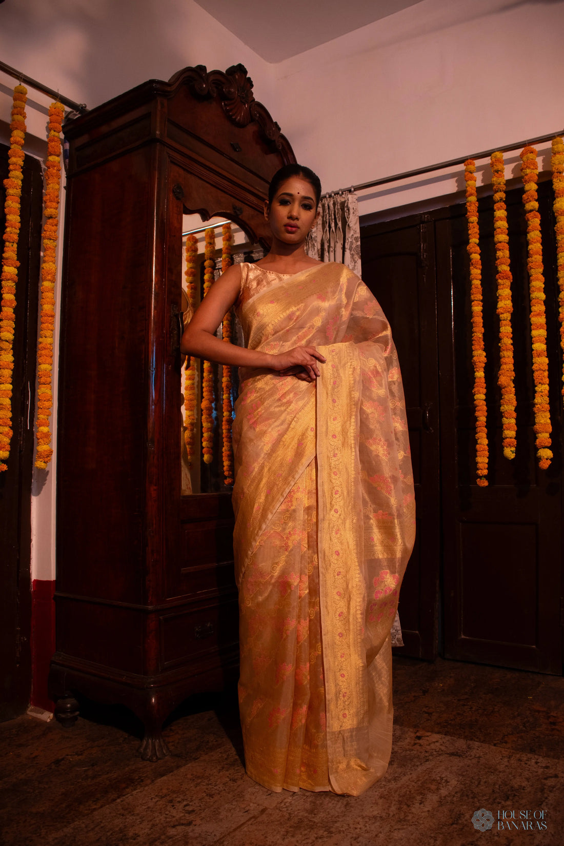 Samaira - The Cream Sonnet House Of Banaras