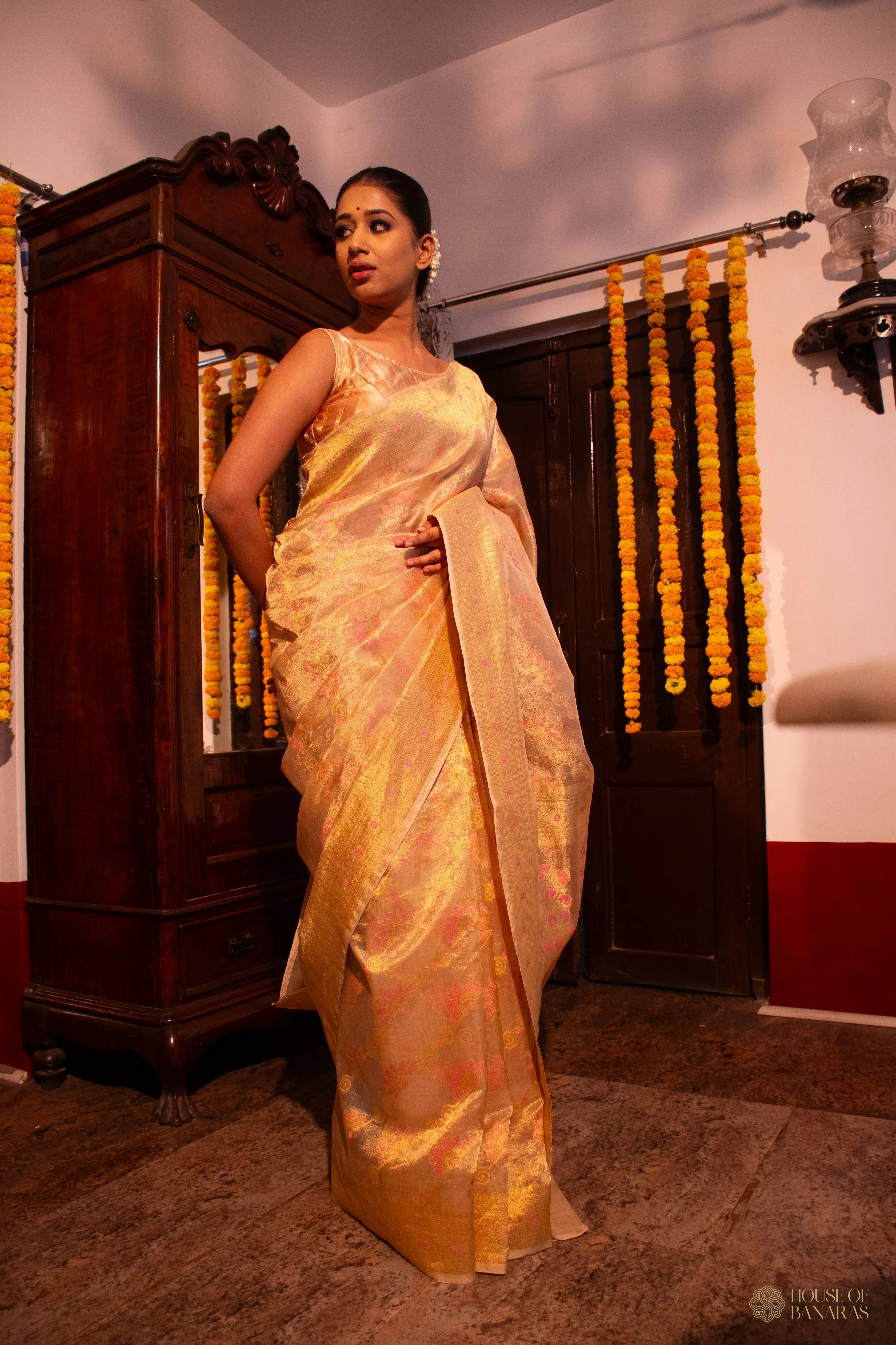 Samaira - The Cream Sonnet House Of Banaras