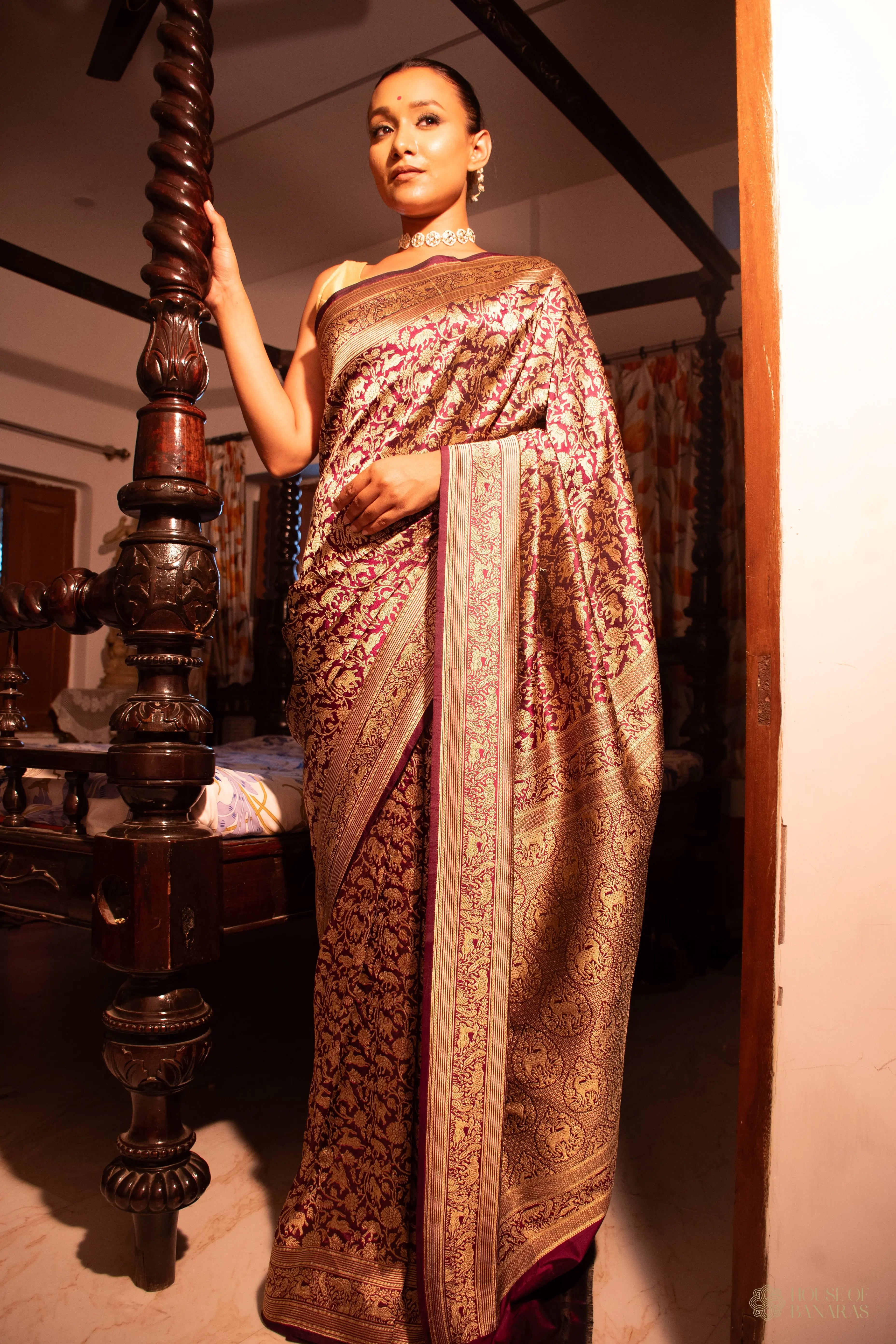 Aarini - The Crimson Majesty House Of Banaras