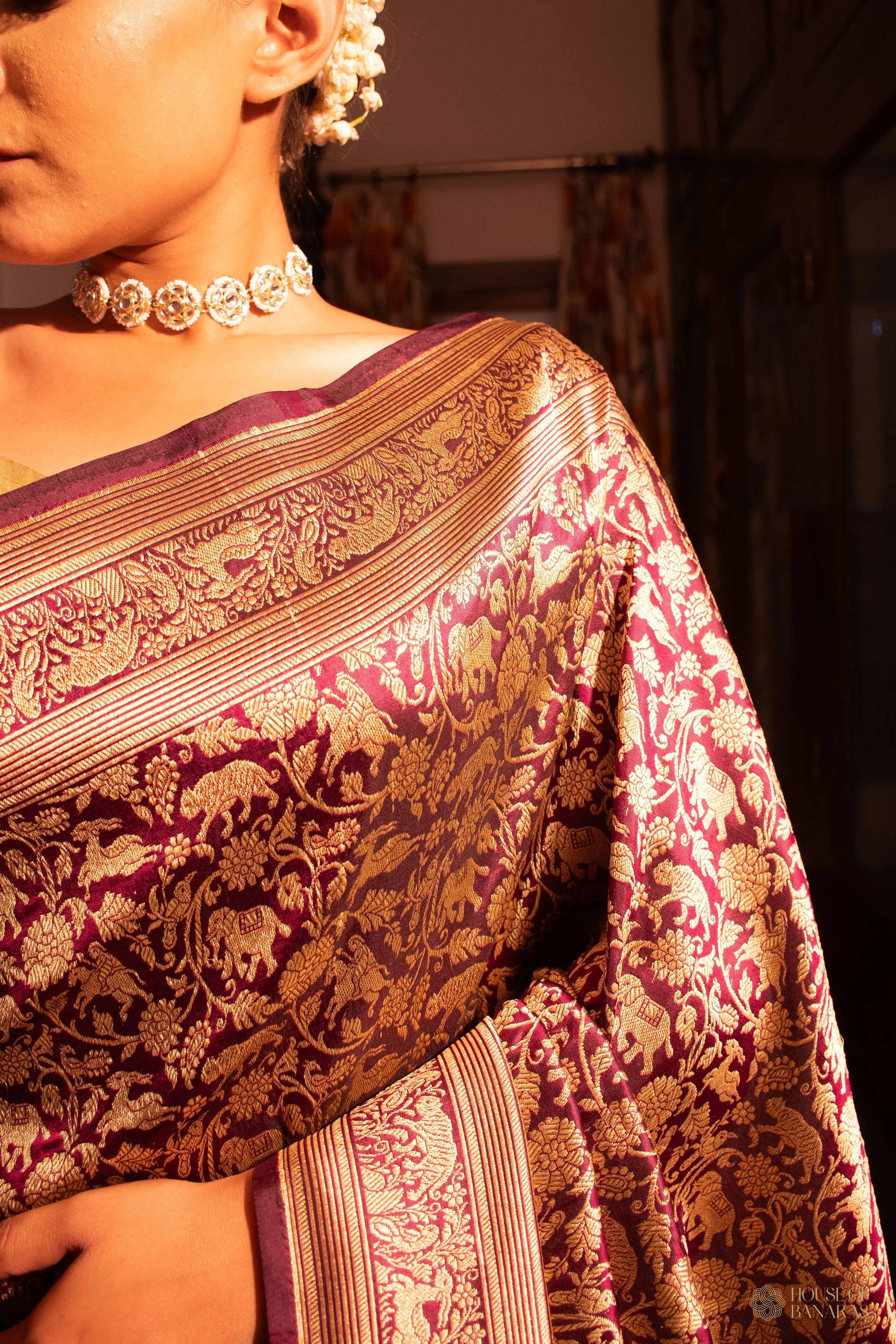 Aarini - The Crimson Majesty House Of Banaras