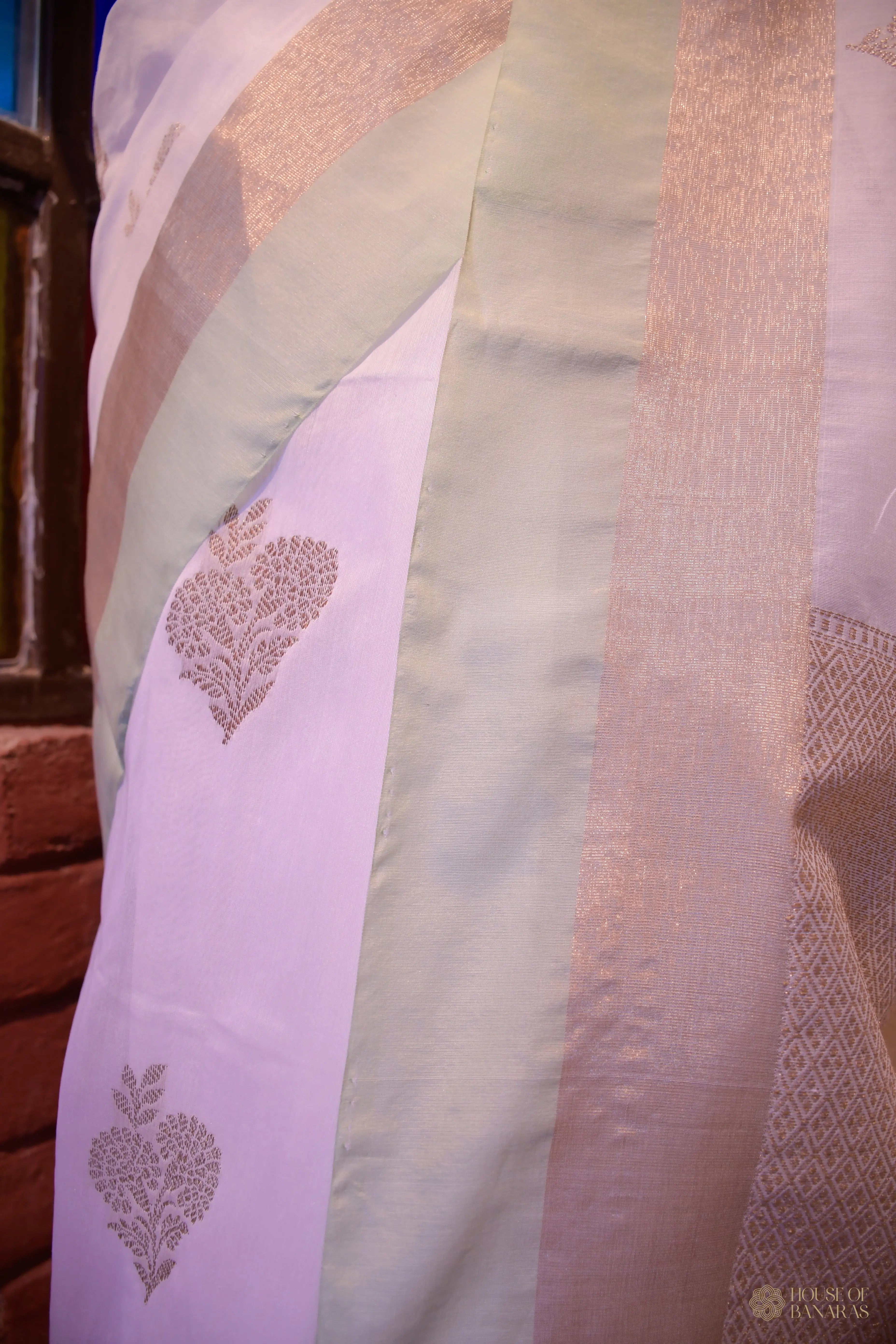 Zarina - The Pure Elegance House Of Banaras