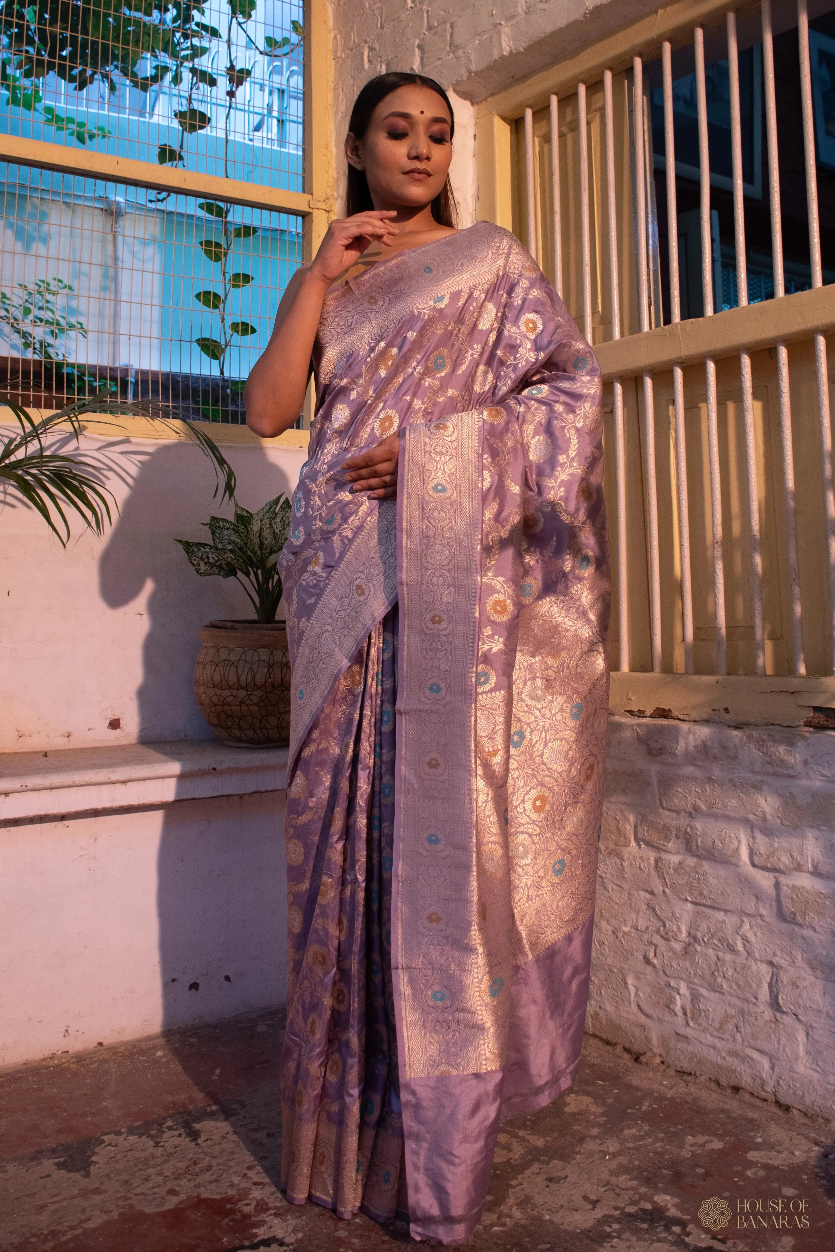Advika - The Mauve Marvel House Of Banaras