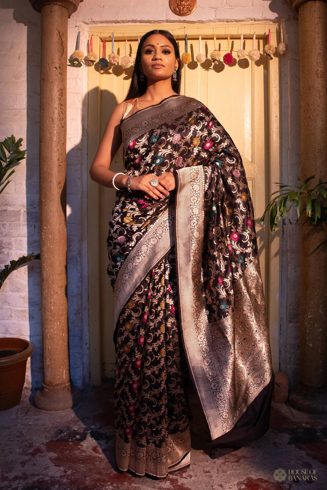 Parisa - The Black Elegance House Of Banaras