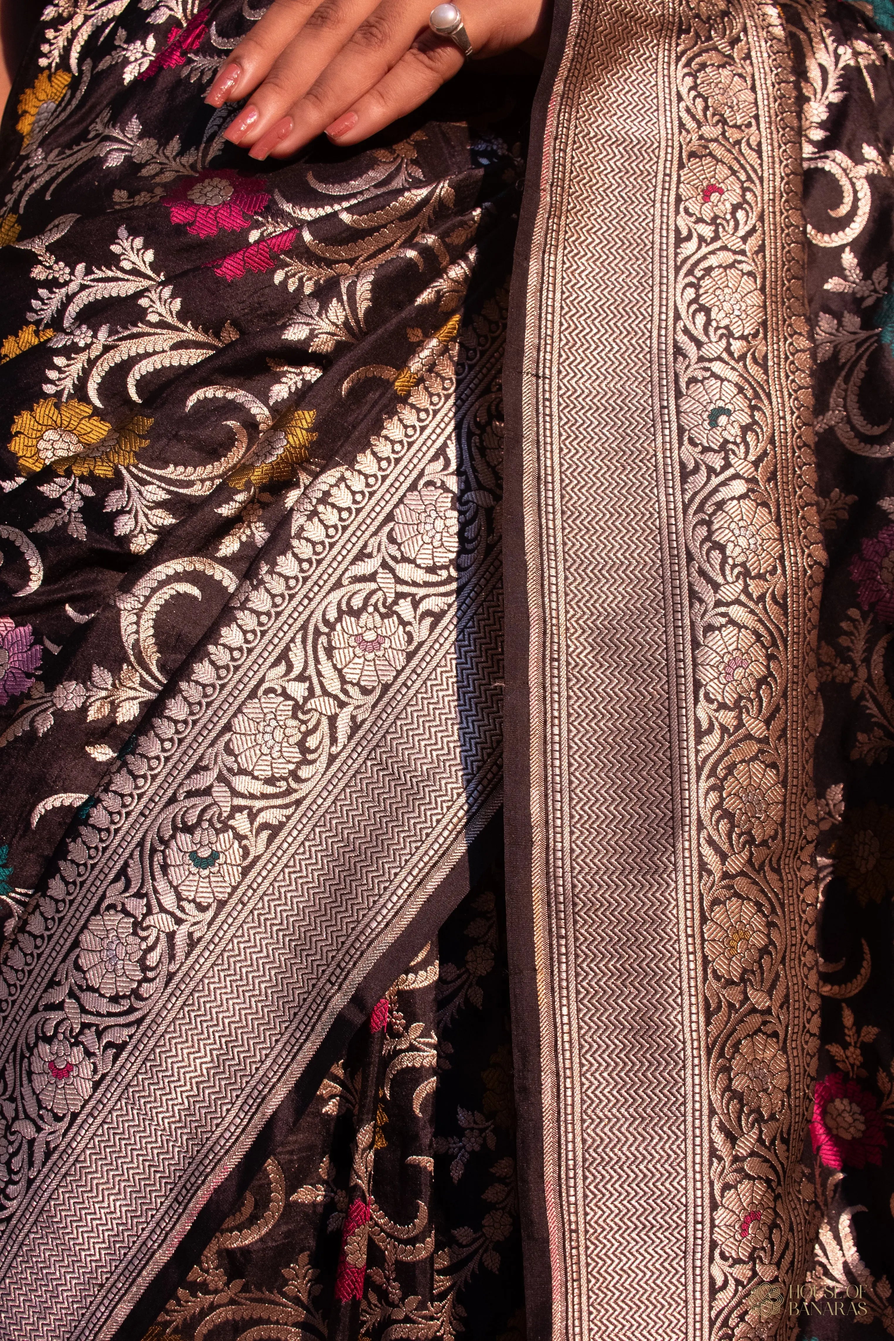 Parisa - The Black Elegance House Of Banaras