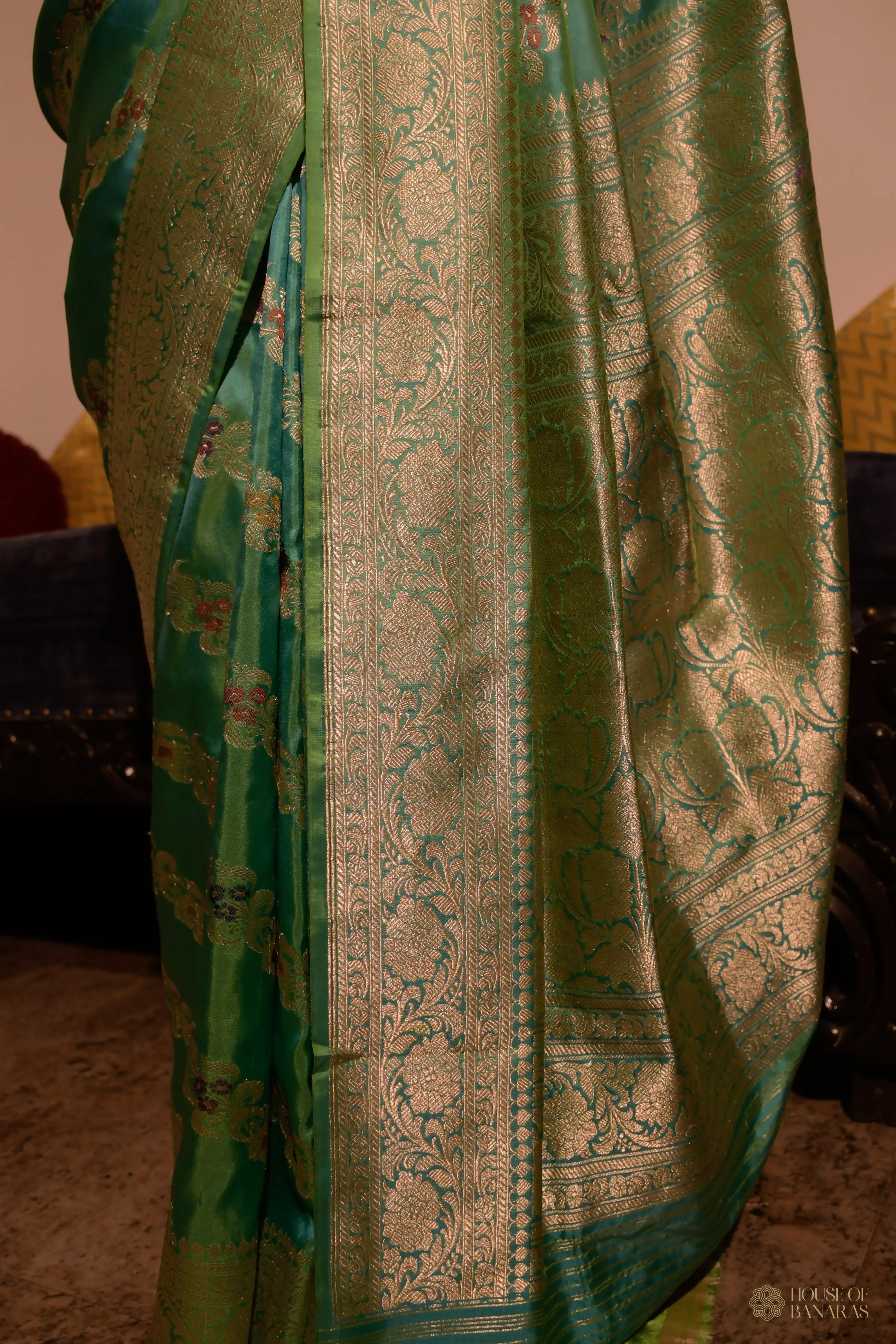 Zamrees - The Emerald Garden Majesty House Of Banaras