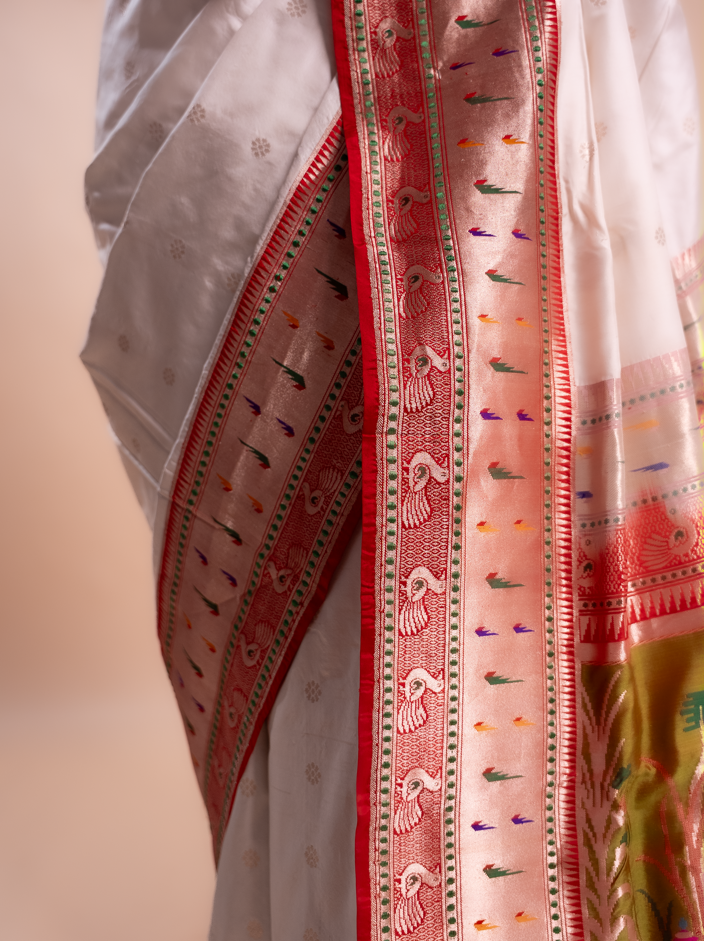 Shwet White Kadhua Katan Banarasi Handloom Saree